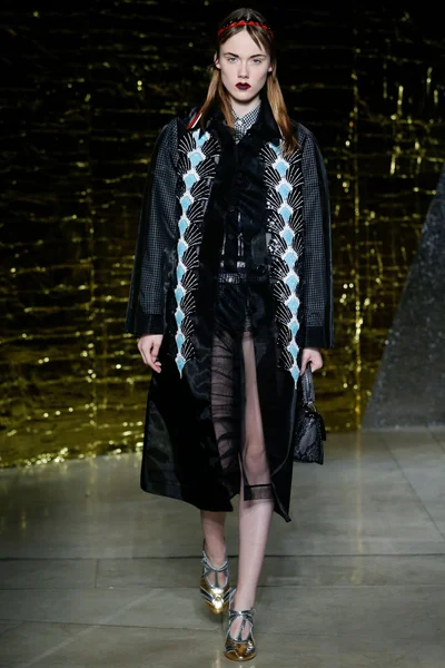 Look 30